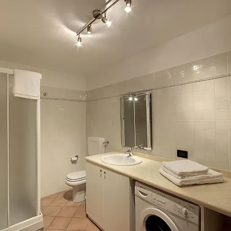 Lovely Flat With Shared Pool And Amazing View شقة سالو